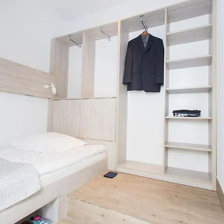 Kampus Garnizon Hostal