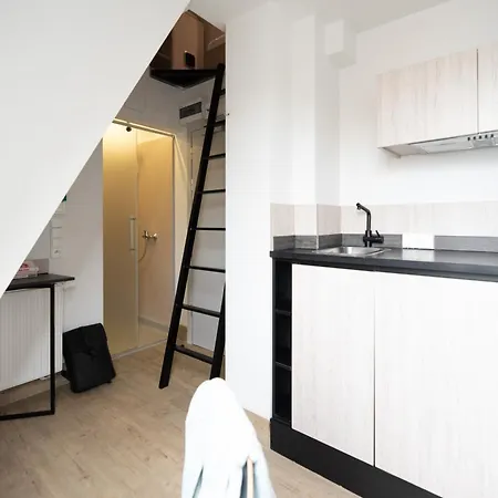 Kampus Garnizon Hostal